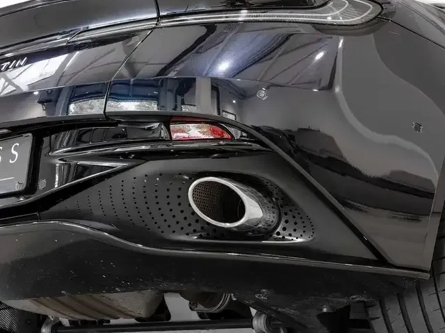 Aston Martin DB11