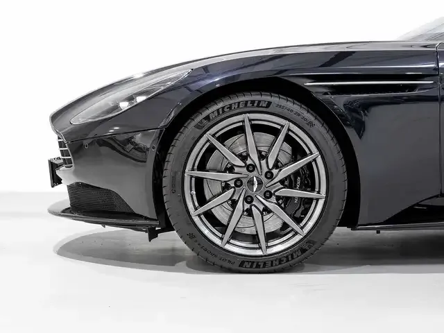 Aston Martin DB11