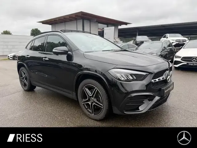 Mercedes-Benz GLA 200