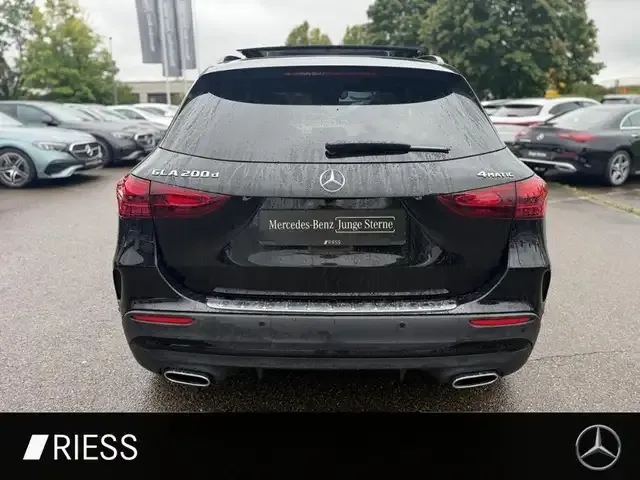 Mercedes-Benz GLA 200