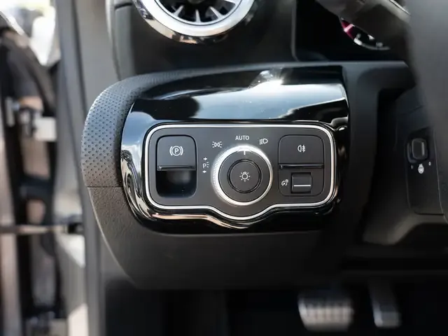 Mercedes-Benz CLA 220