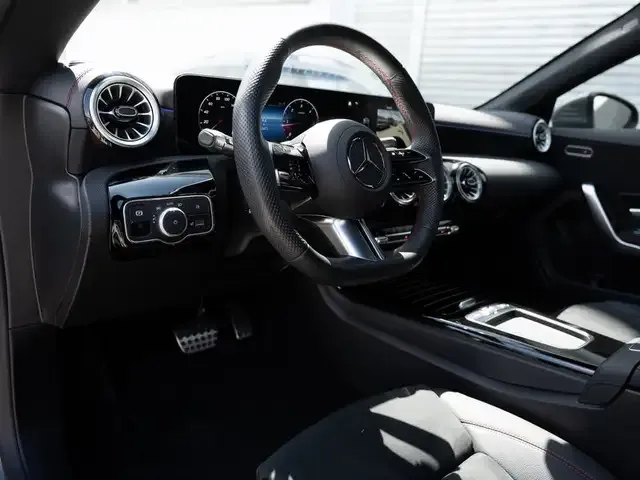 Mercedes-Benz CLA 220