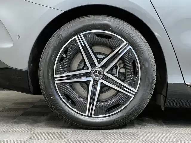 Mercedes-Benz EQE 300