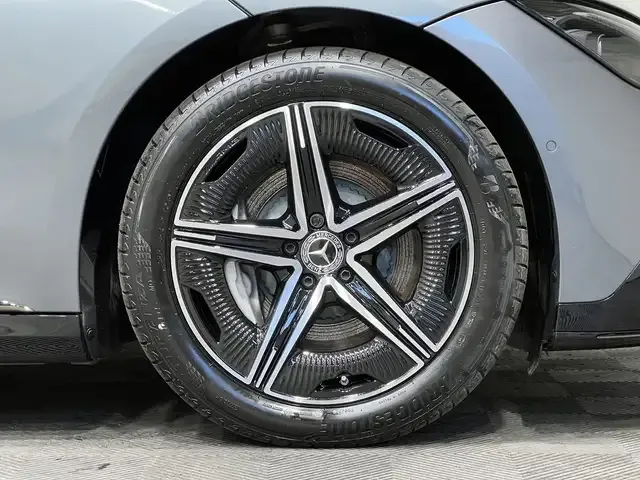 Mercedes-Benz EQE 300