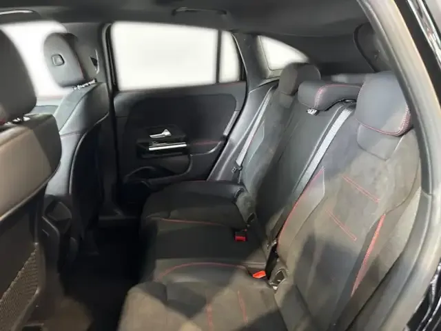 Mercedes-Benz GLA 220