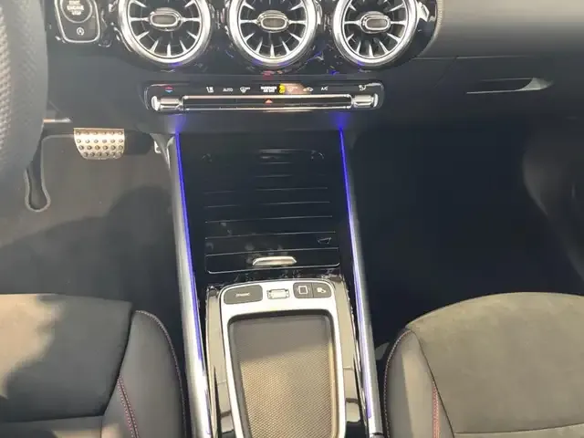 Mercedes-Benz GLA 220