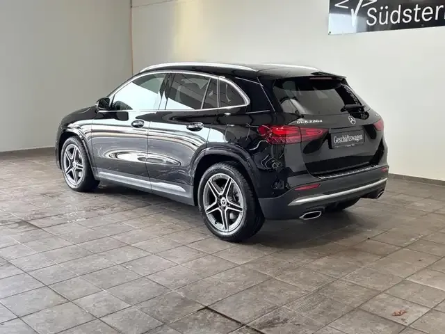 Mercedes-Benz GLA 220