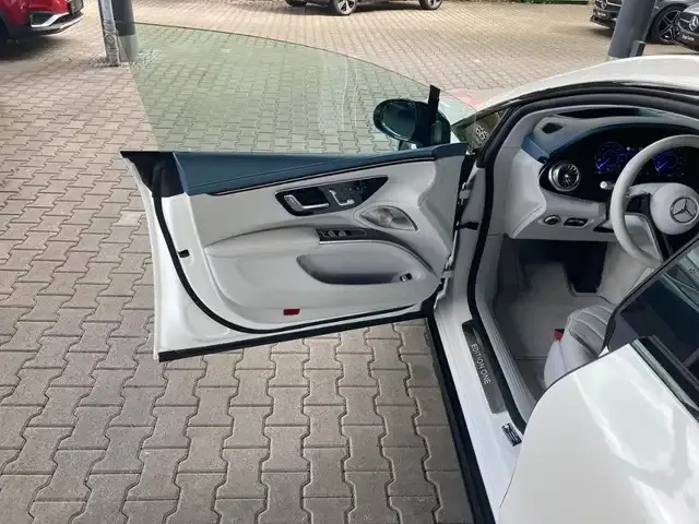 Mercedes-Benz EQS