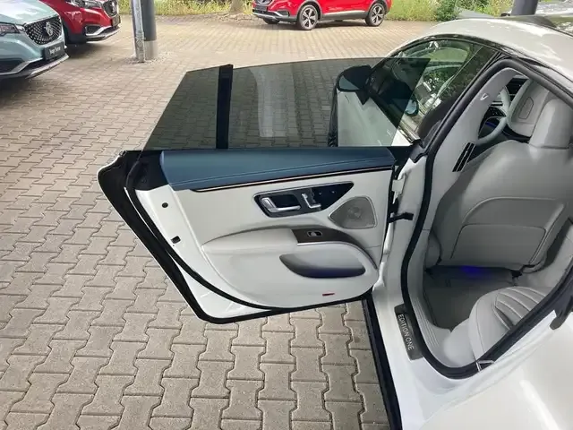 Mercedes-Benz EQS