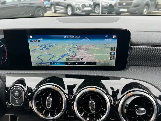 Mercedes-Benz CLA 180