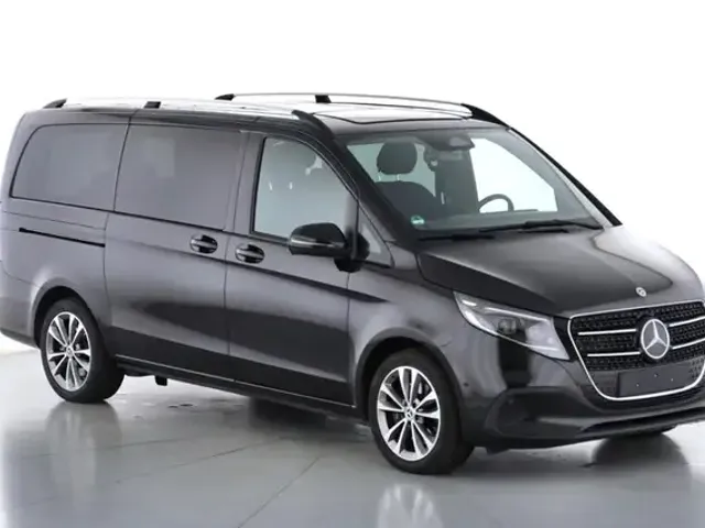 Mercedes-Benz V 220