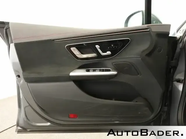 Mercedes-Benz EQE 300
