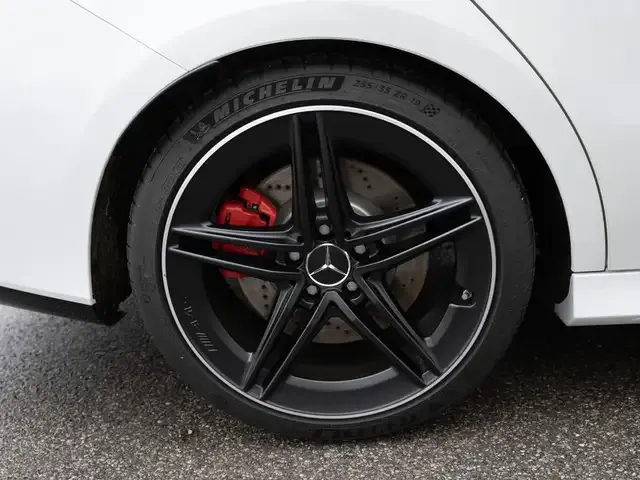 Mercedes-Benz CLA 45 AMG
