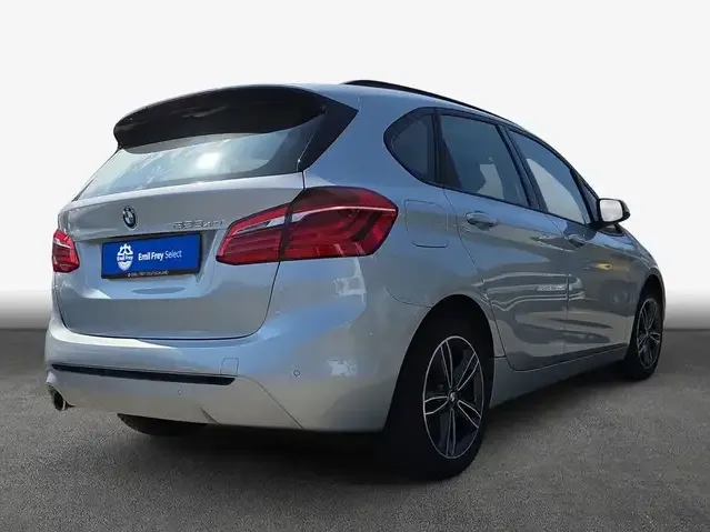 BMW 225