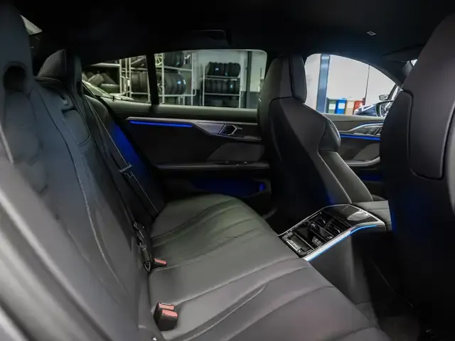 BMW 840