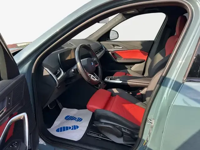 BMW iX1