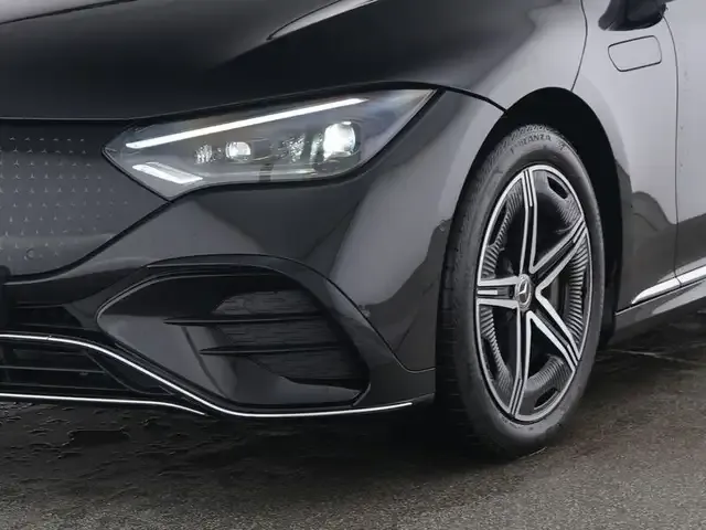 Mercedes-Benz EQE 300