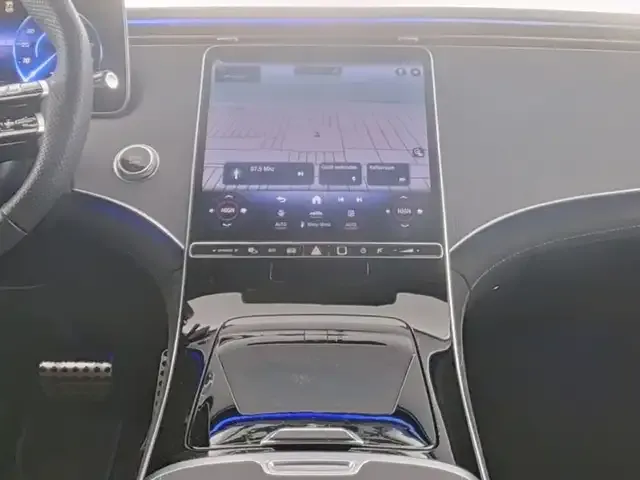 Mercedes-Benz EQE 300