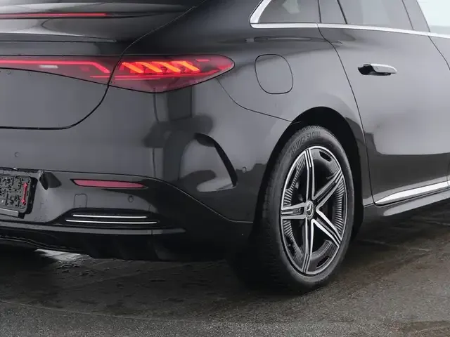 Mercedes-Benz EQE 300