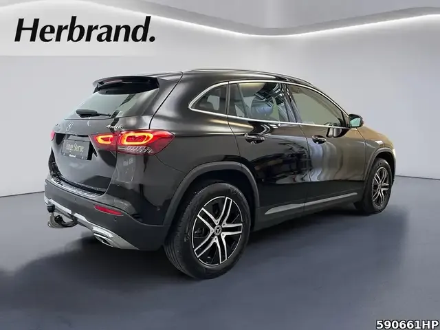 Mercedes-Benz GLA 220