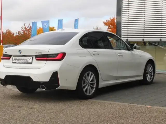 BMW 330