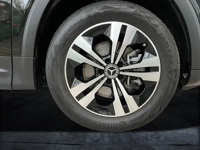 Mercedes-Benz GLB 220