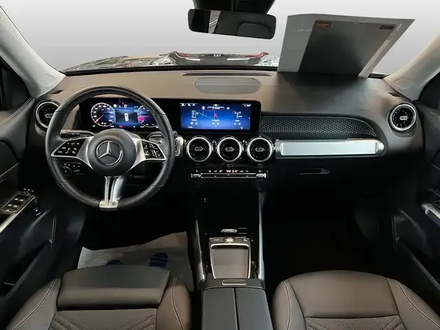 Mercedes-Benz GLB 220