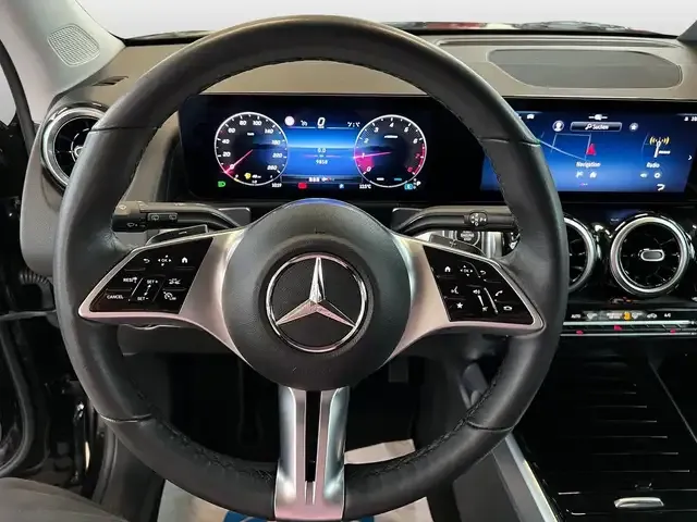 Mercedes-Benz GLB 220