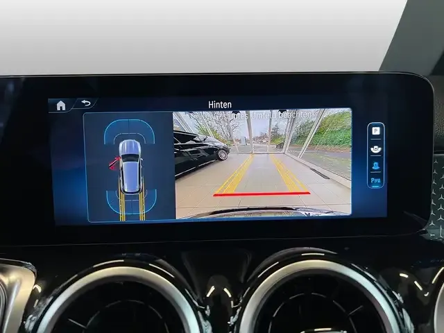 Mercedes-Benz GLB 220