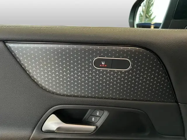 Mercedes-Benz GLB 220