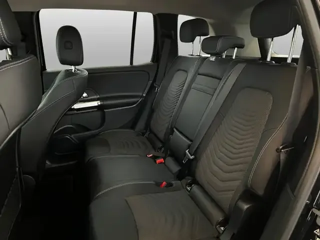 Mercedes-Benz GLB 220