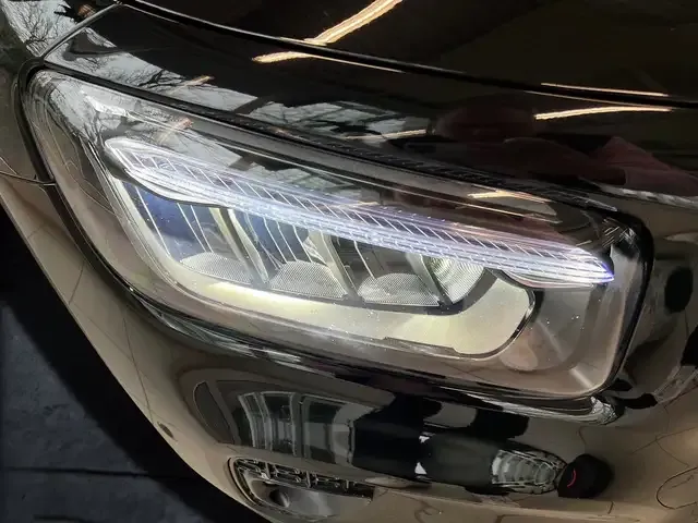 Mercedes-Benz GLB 220