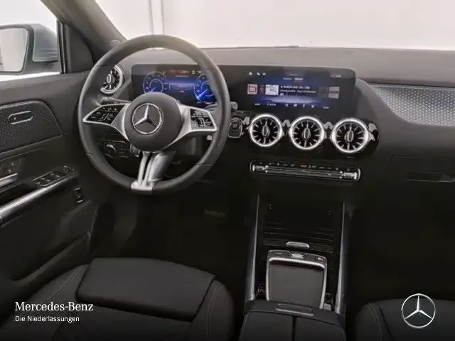 Mercedes-Benz EQA 300