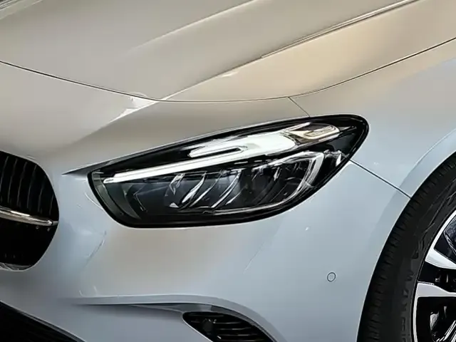 Mercedes-Benz B 180