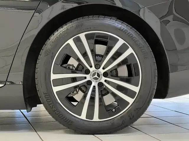 Mercedes-Benz EQE 300