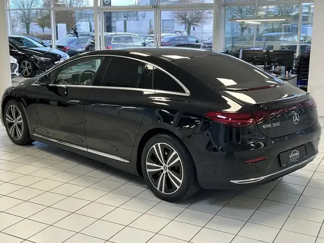 Mercedes-Benz EQE 300