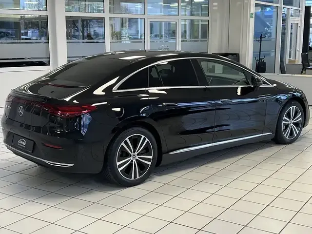 Mercedes-Benz EQE 300