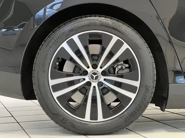 Mercedes-Benz EQE 300