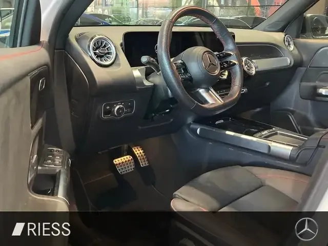 Mercedes-Benz GLB 220