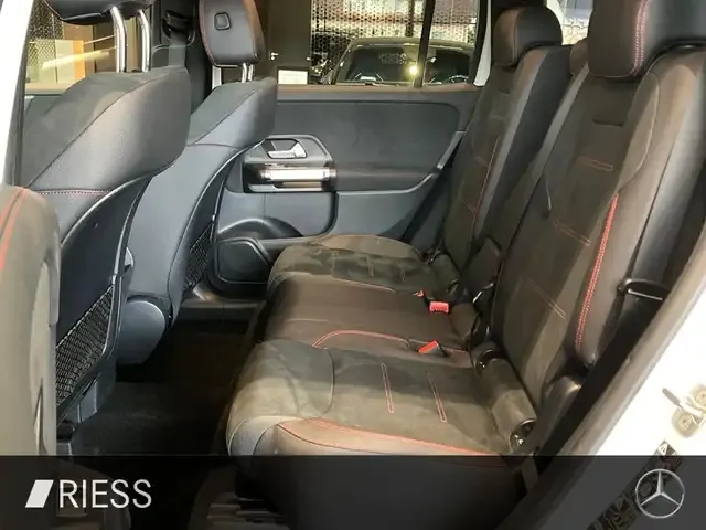 Mercedes-Benz GLB 220