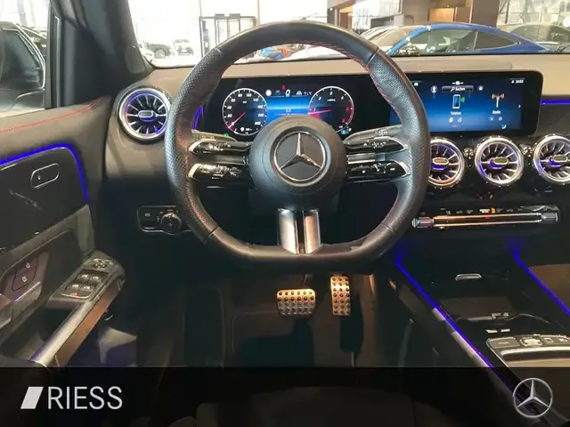 Mercedes-Benz GLB 220