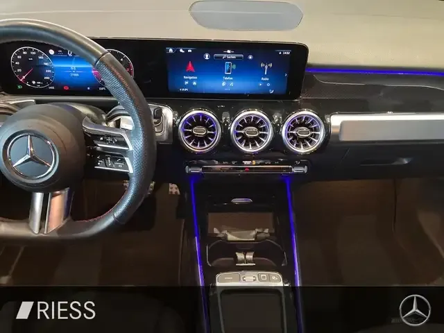 Mercedes-Benz GLB 220