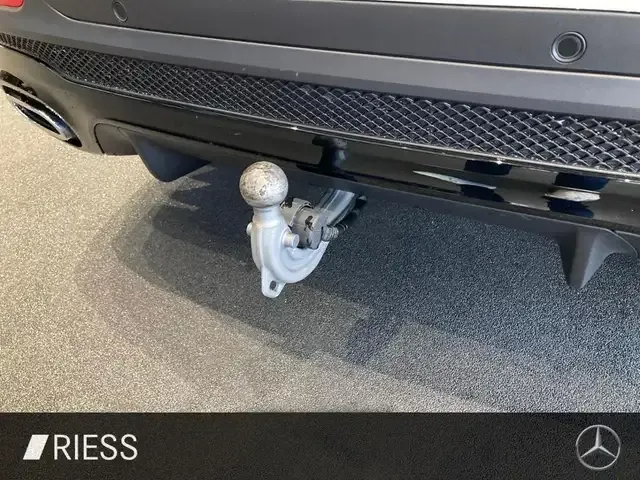 Mercedes-Benz GLB 220