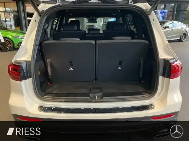 Mercedes-Benz GLB 220