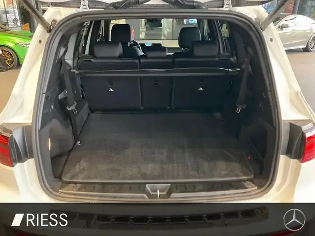 Mercedes-Benz GLB 220