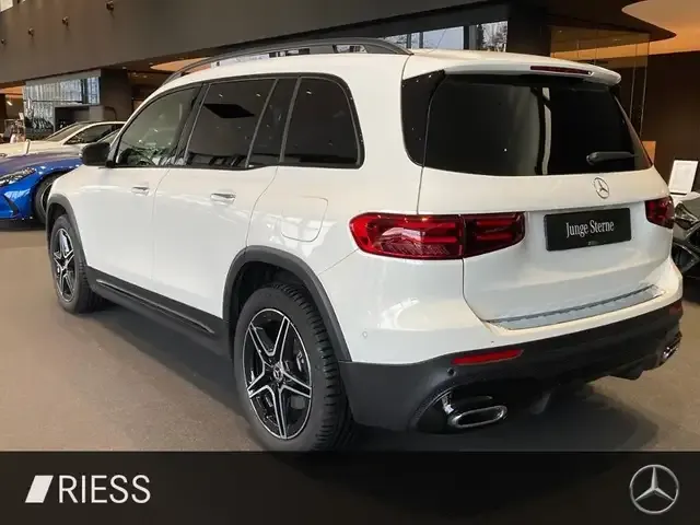 Mercedes-Benz GLB 220