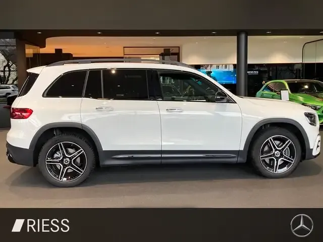 Mercedes-Benz GLB 220