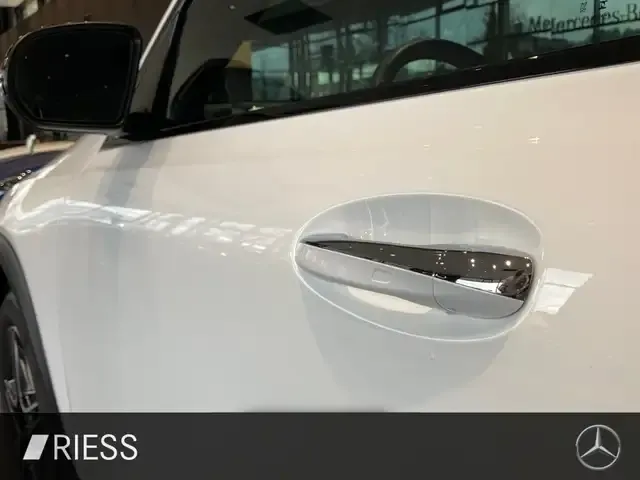 Mercedes-Benz GLB 220