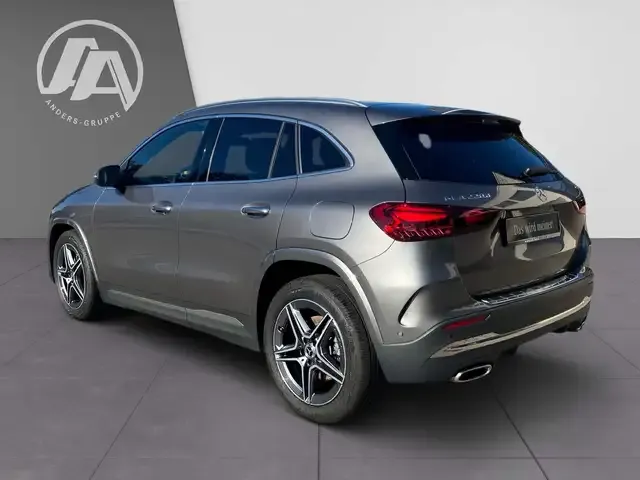 Mercedes-Benz GLA 220