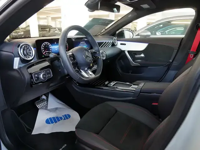 Mercedes-Benz CLA 35 AMG